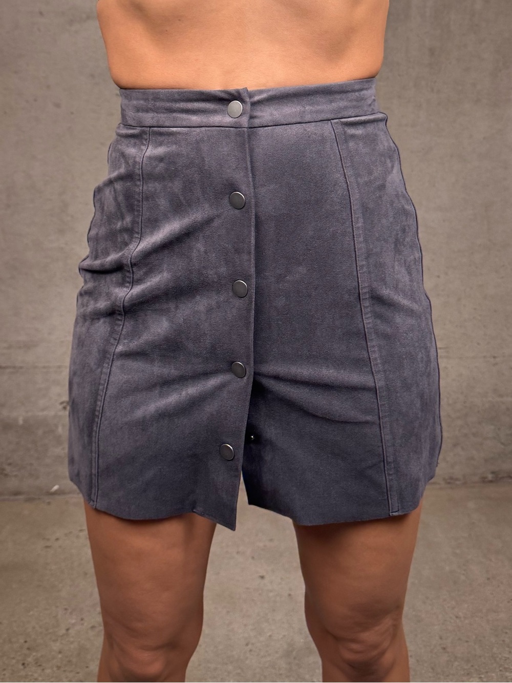 Wilford Free Aritzia High-Waist Button-Front Women’s Shorts in Charcoal Gray
